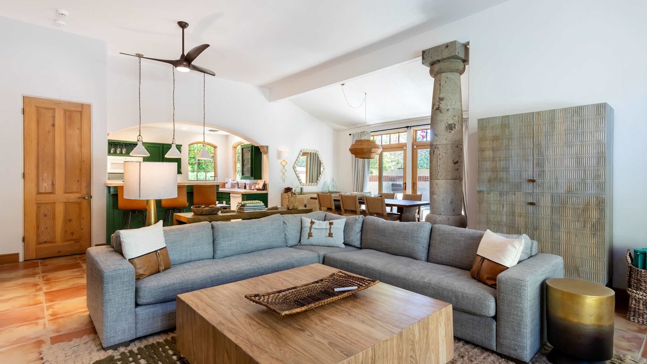 Photo of Livingroom in Historic Tennis Club