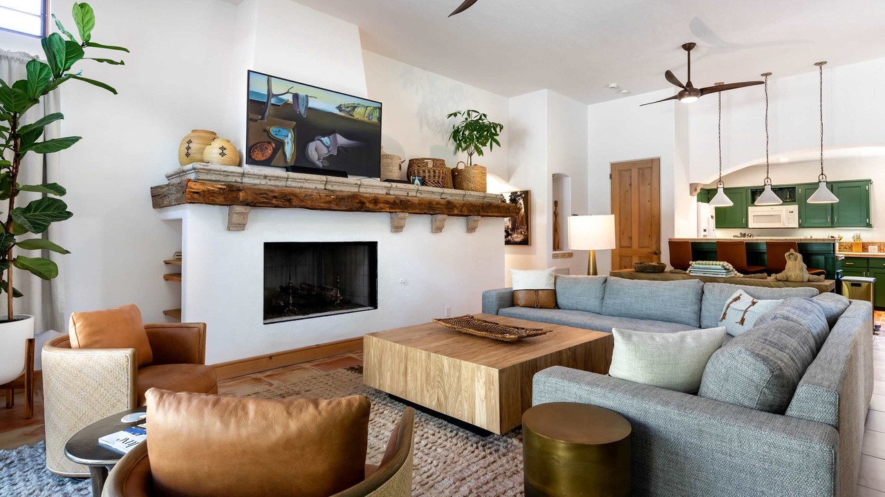 Photo of Livingroom in Historic Tennis Club