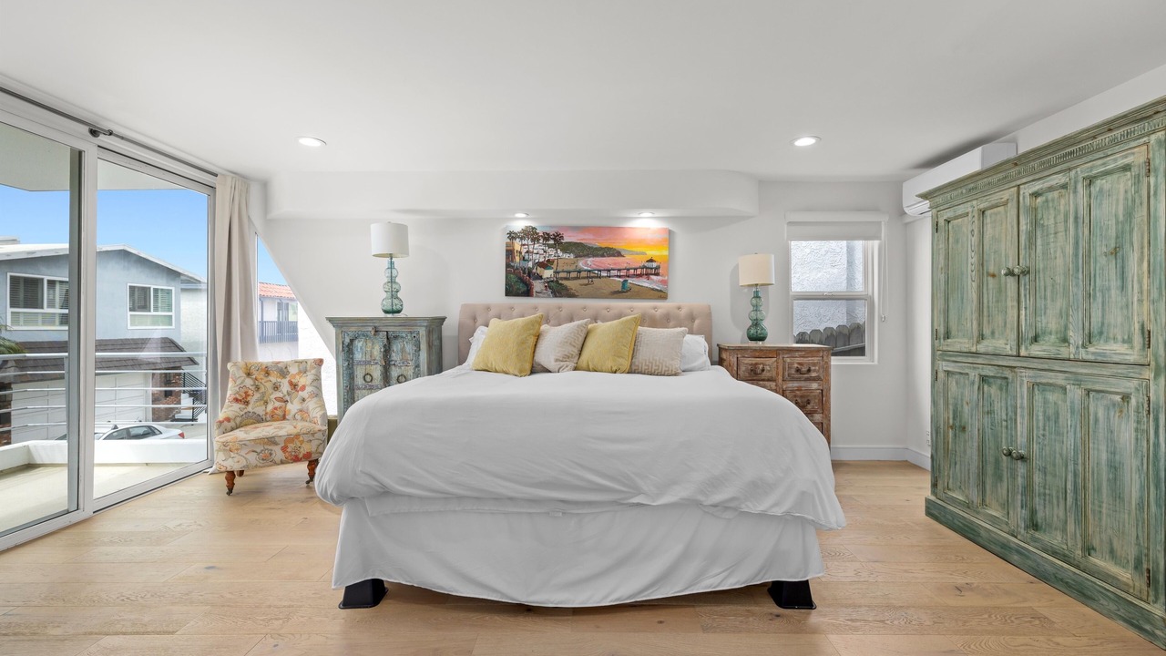 Photo of Bedroom in Gas Lamp Section
