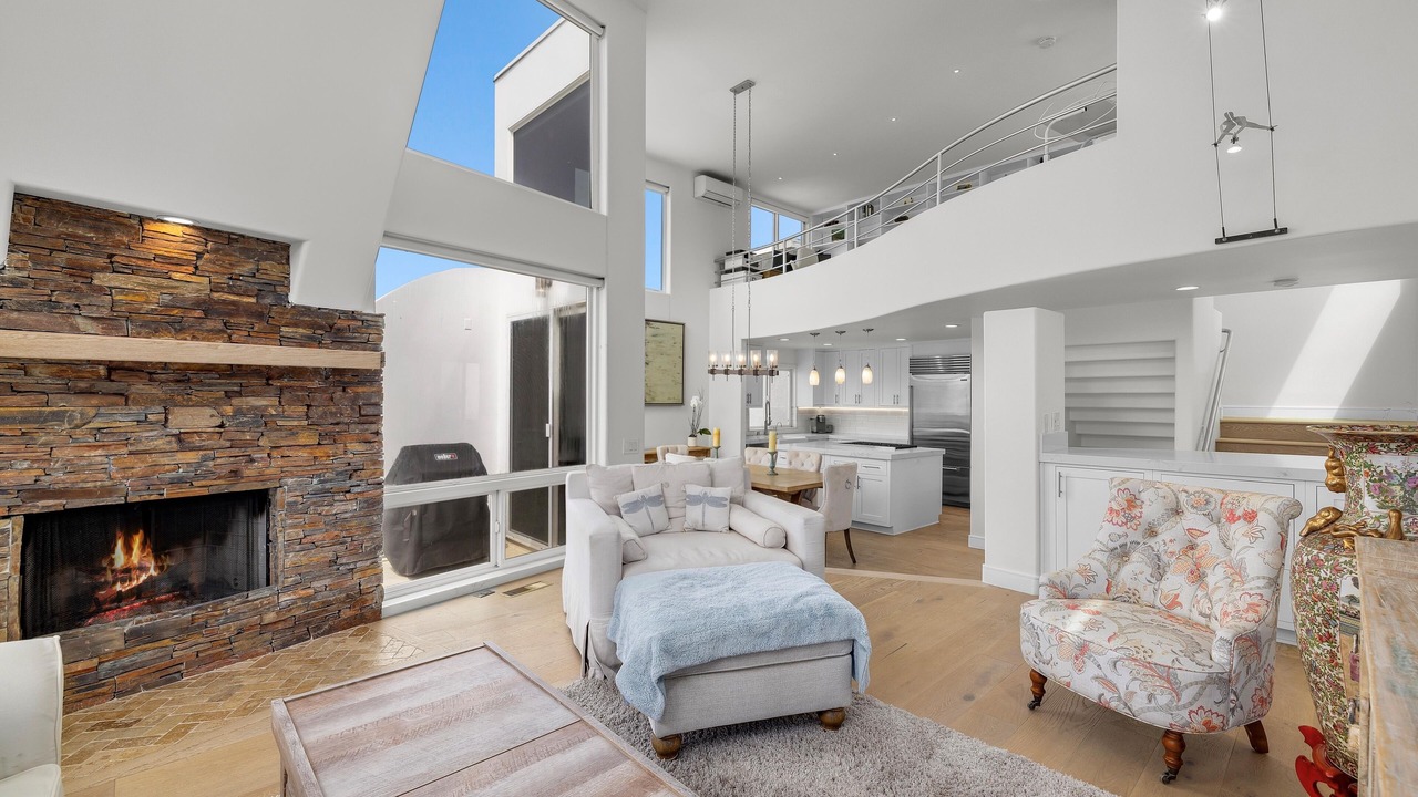 Photo of Livingroom in Gas Lamp Section