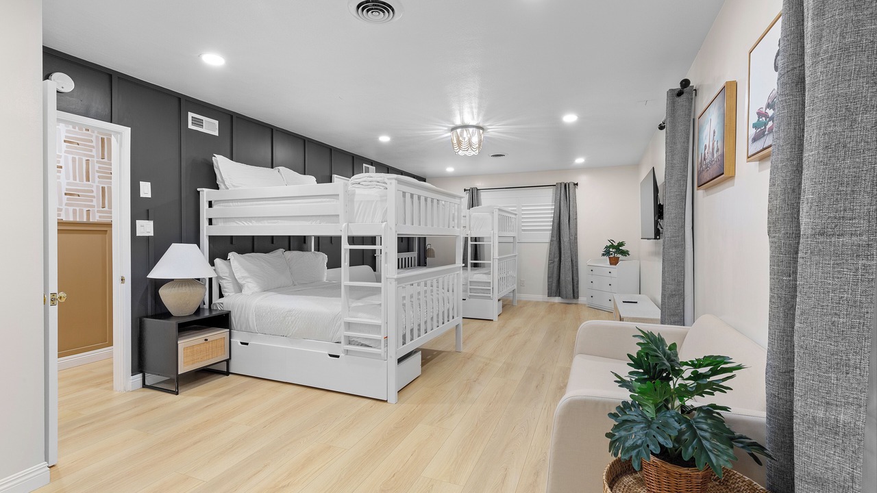 Photo of Bedroom in Sherwood Forest and Thistle Development