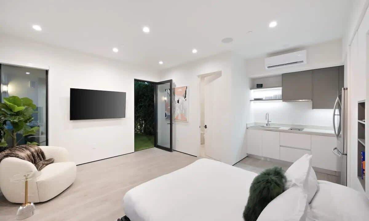 Photo of Bedroom in La Brea
