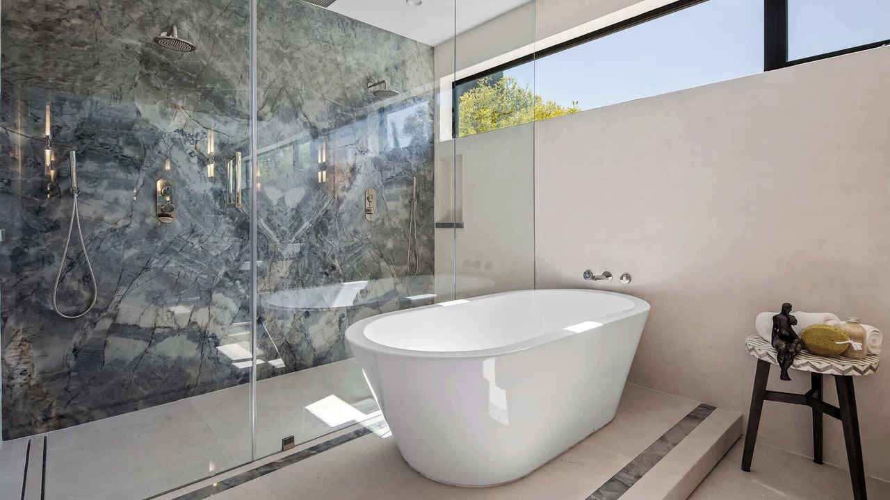 Photo of Bathroom in La Brea