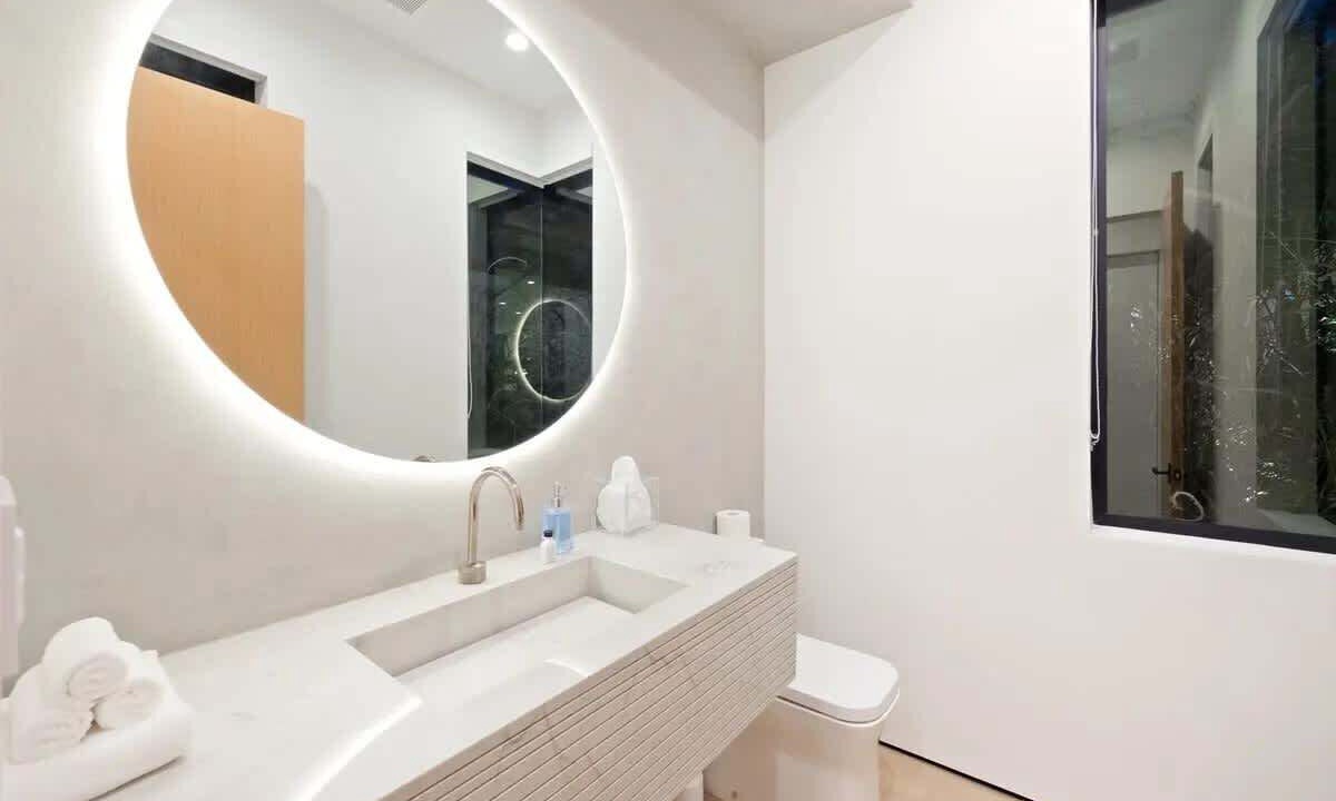 Photo of Bathroom in La Brea