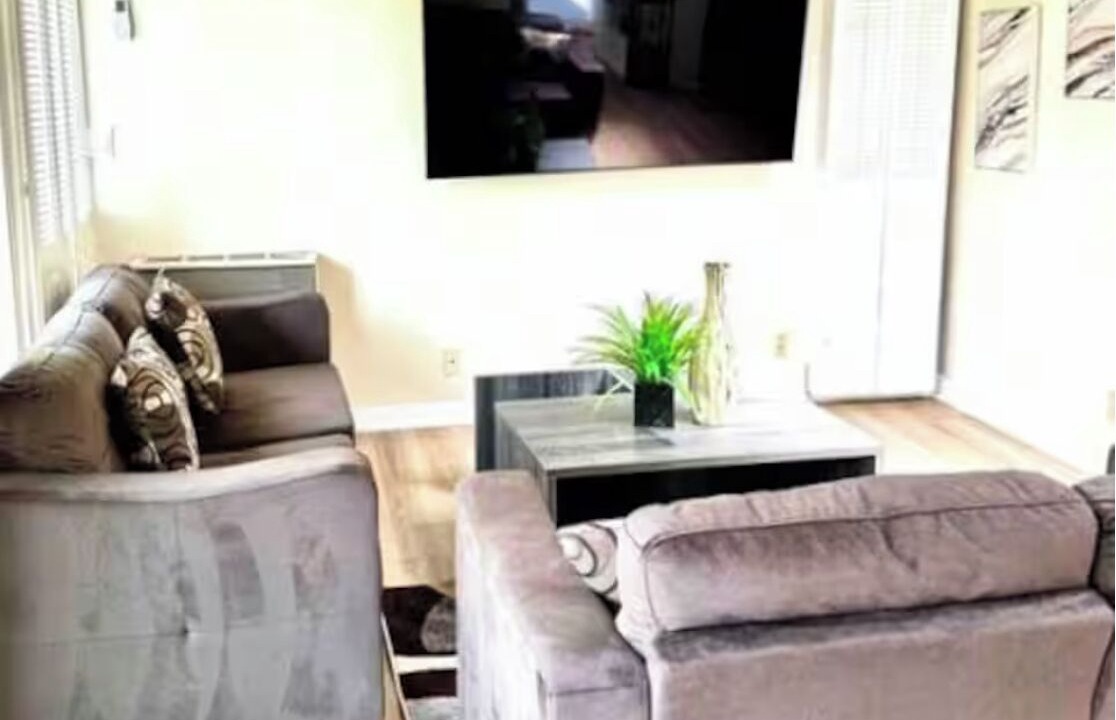 Photo of Livingroom in North of Wilshire