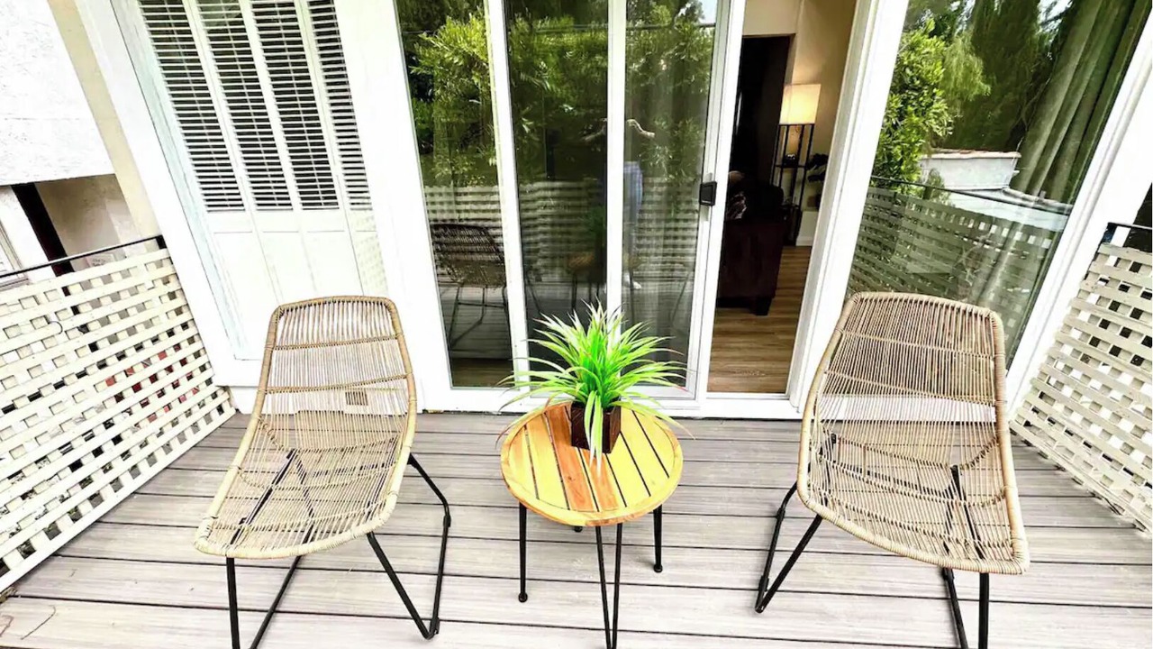 Photo of Patio Balcony in North of Wilshire