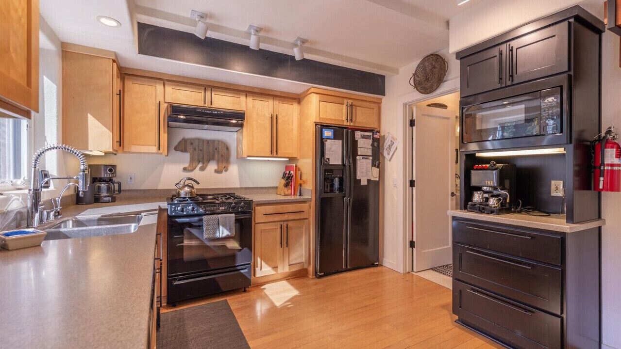 Photo of Kitchen in Alpine Meadows