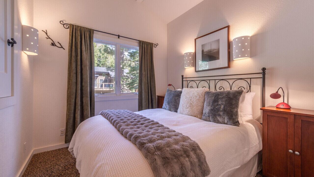 Photo of Bedroom in Alpine Meadows