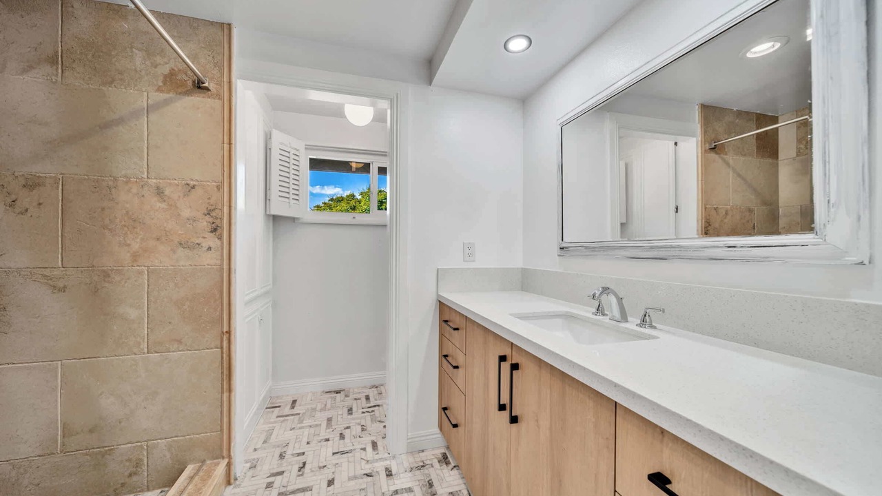 Photo of Bathroom in Thousand Oaks