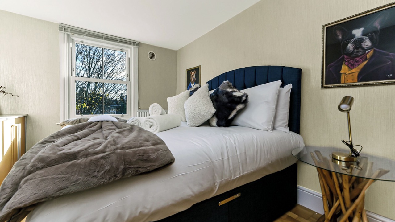 Photo of Bedroom in Cazenove
