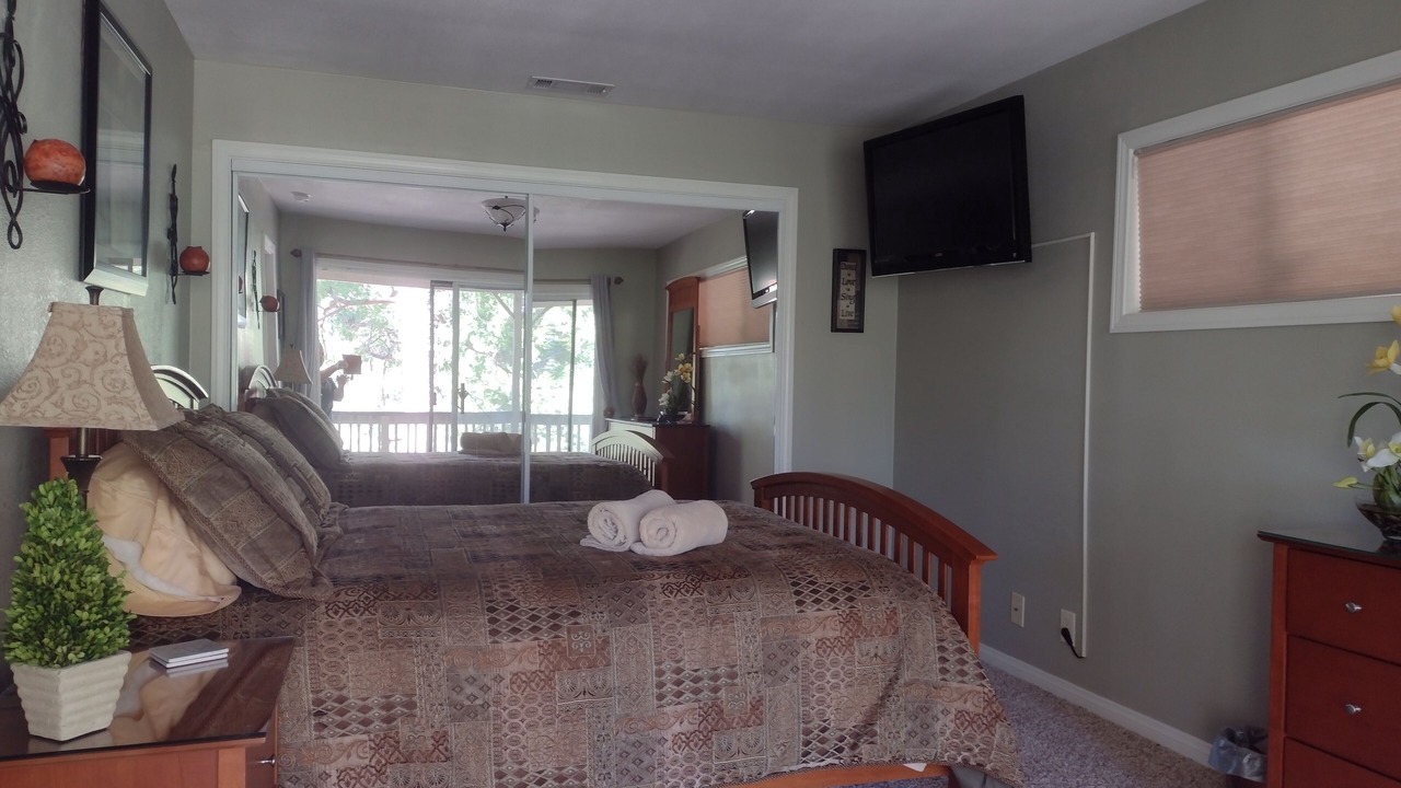 Photo of Bedroom in Twin Peaks