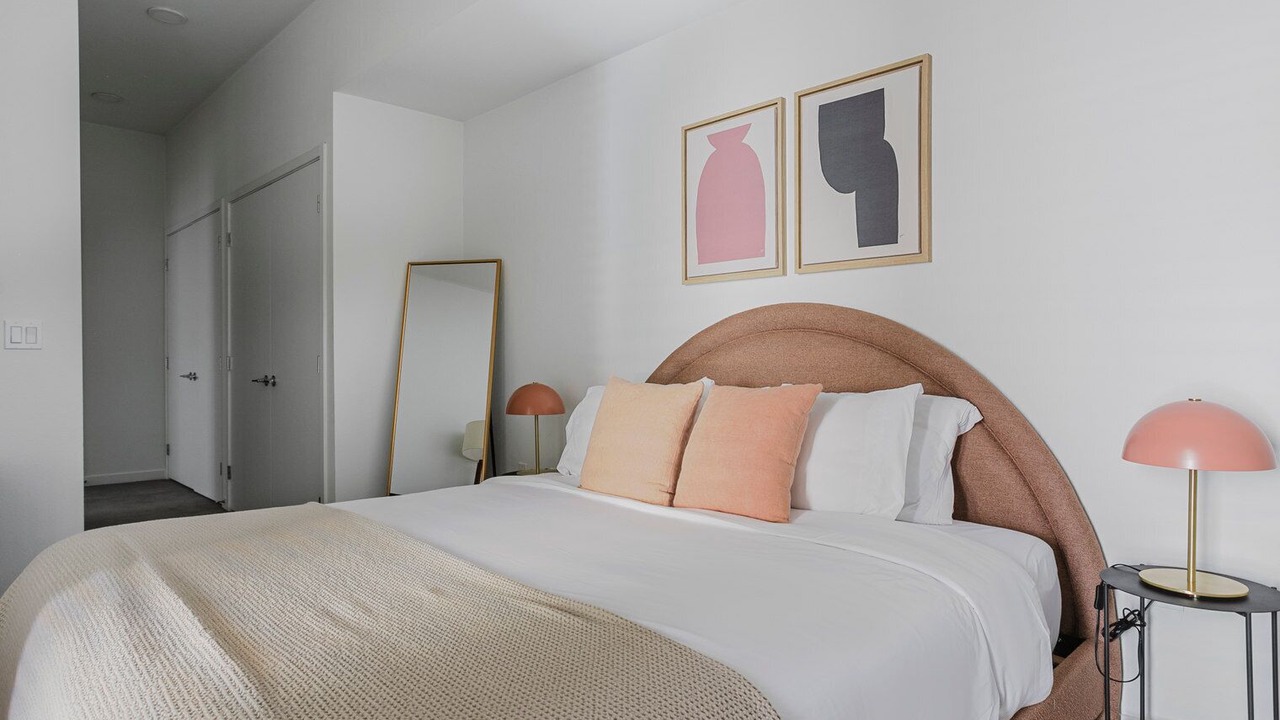 Photo of Bedroom in Warner Center