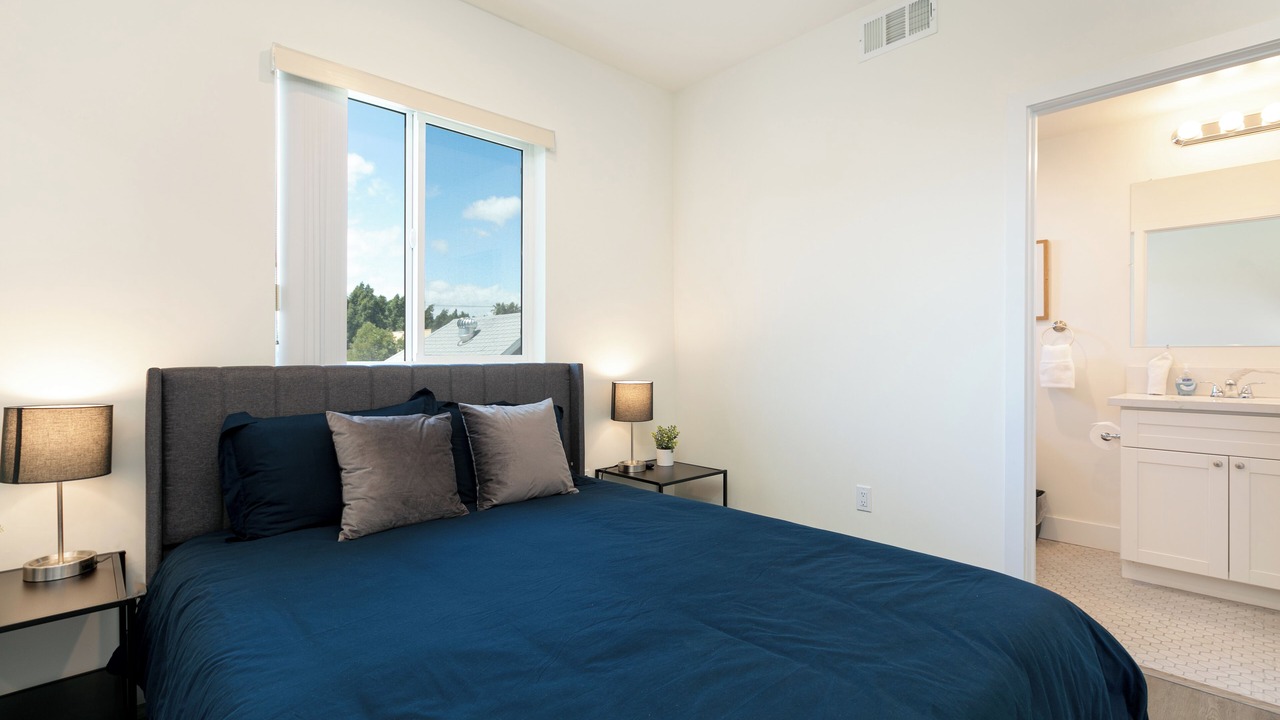 Photo of Bedroom in Pico-Union