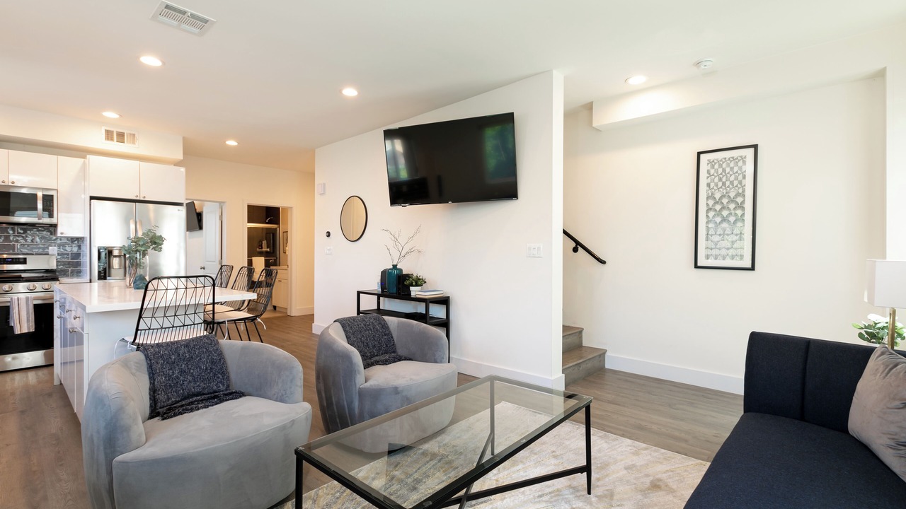 Photo of Livingroom in Pico-Union