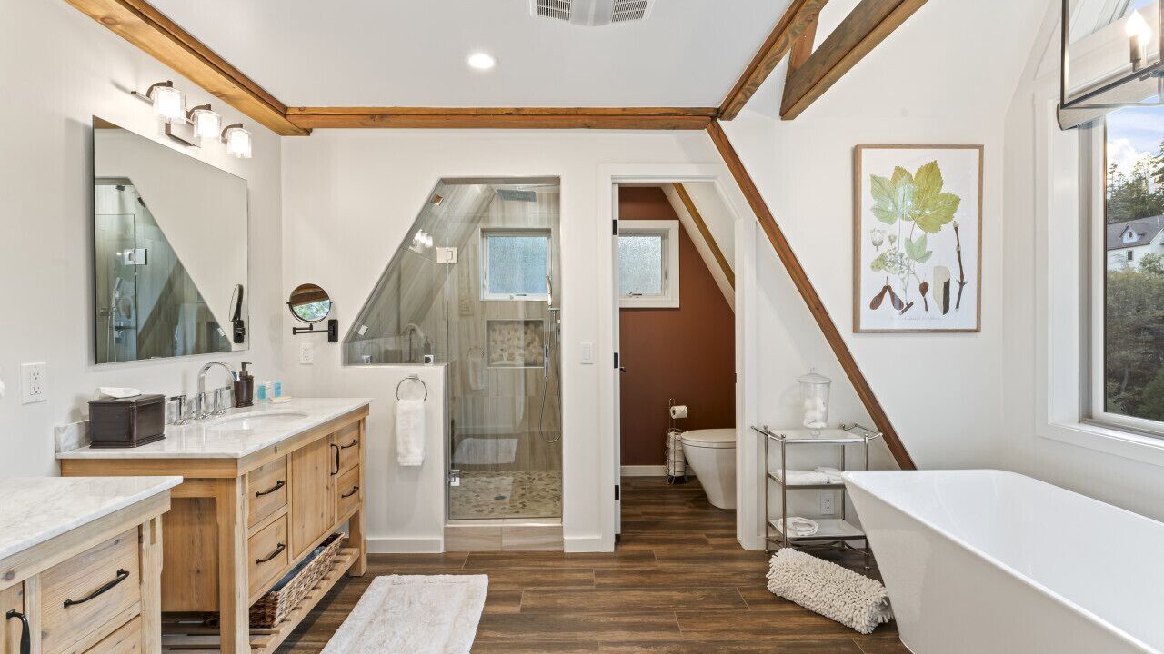 Photo of Bathroom in Blue Jay