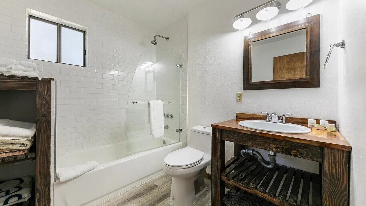 Photo of Bathroom in Tahoma