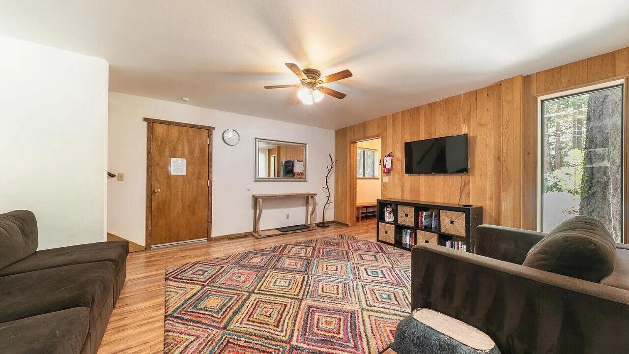 Photo of Livingroom in Tahoma