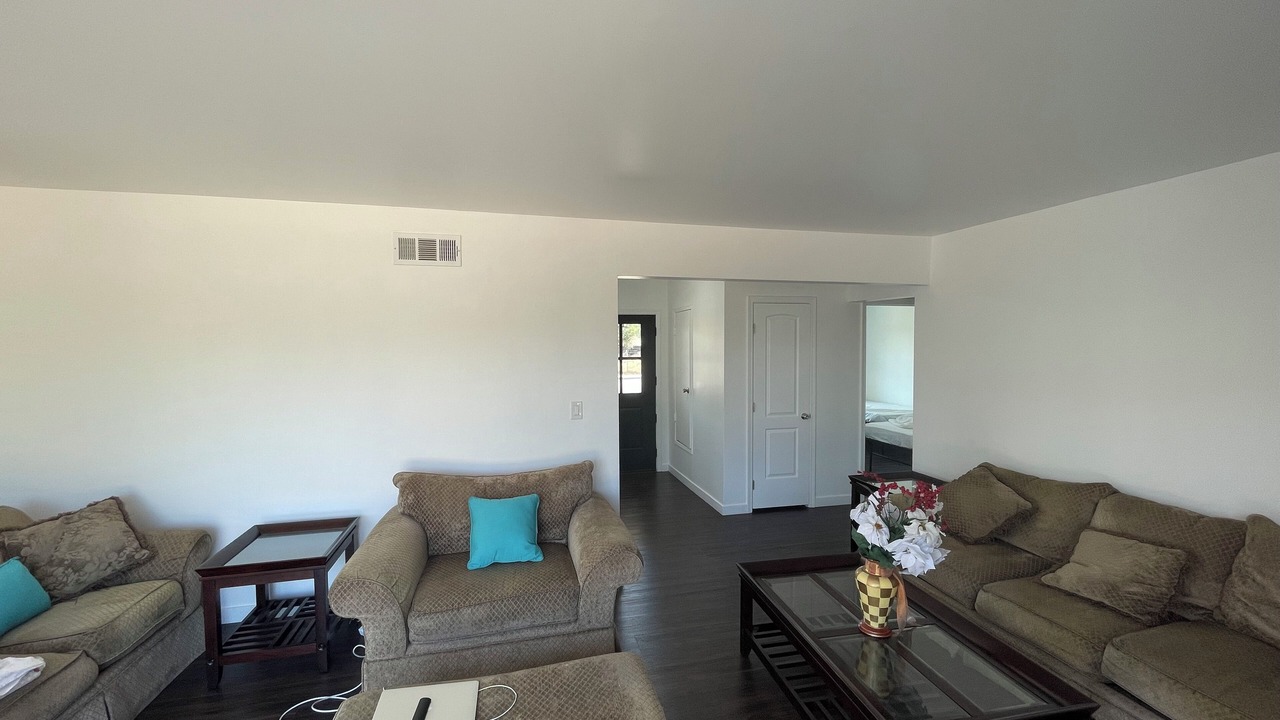 Photo of Livingroom in Lake View Terrace