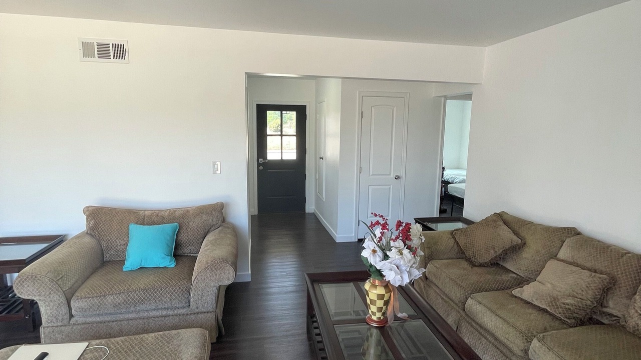 Photo of Livingroom in Lake View Terrace