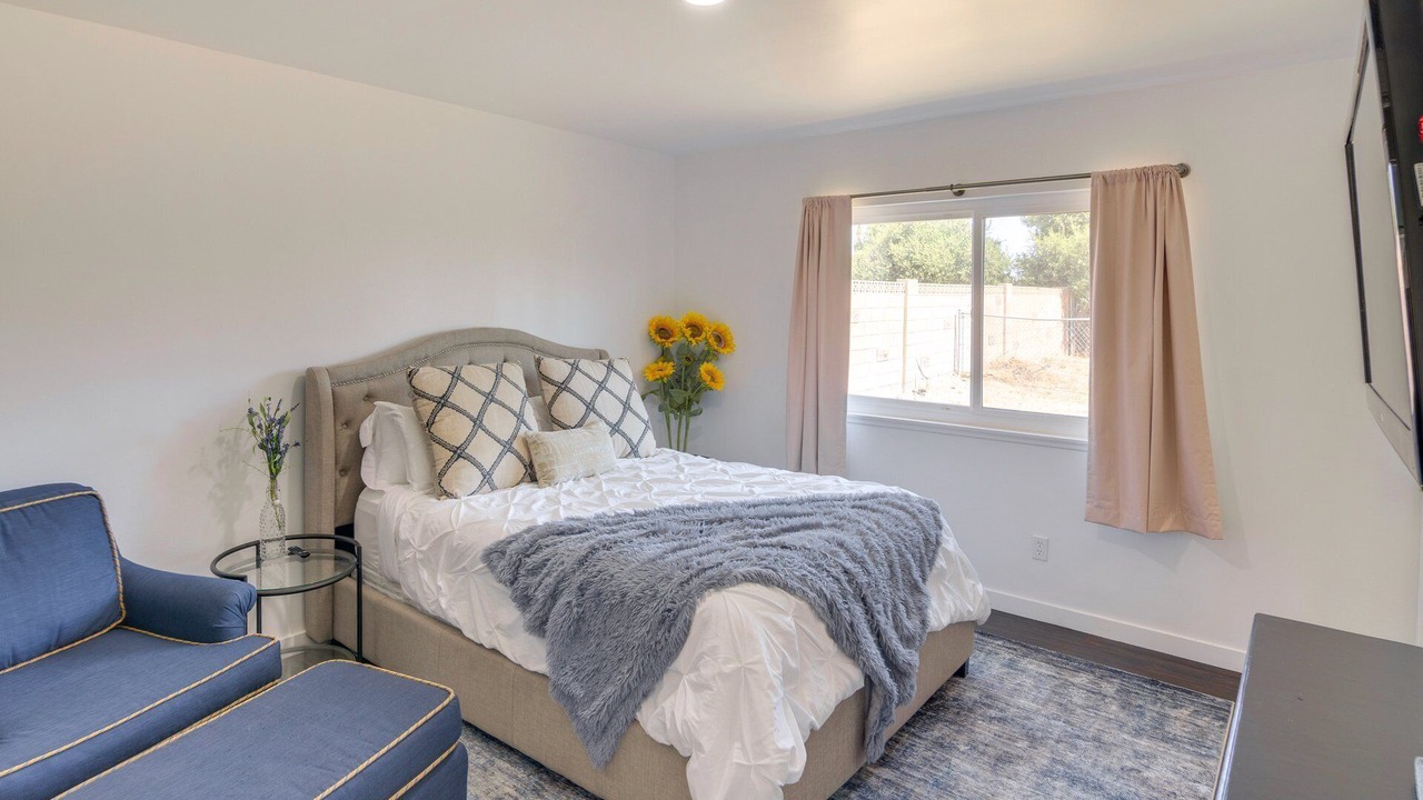 Photo of Bedroom in Lake View Terrace