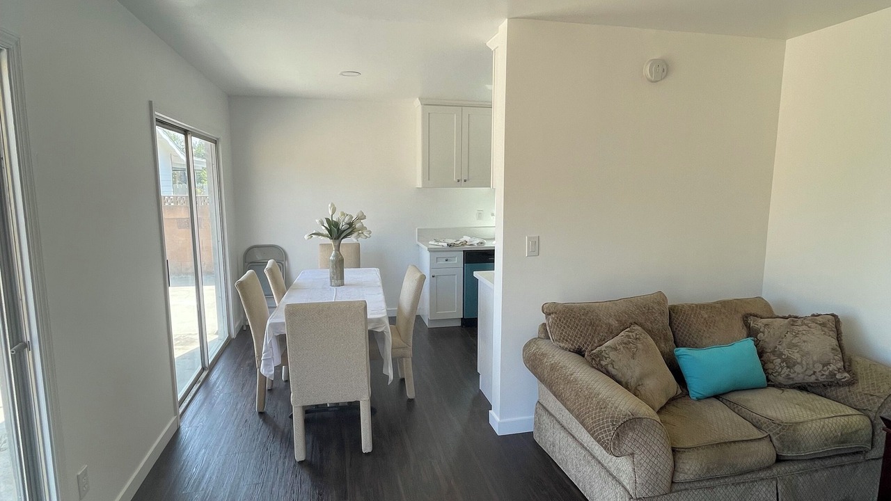 Photo of Livingroom in Lake View Terrace