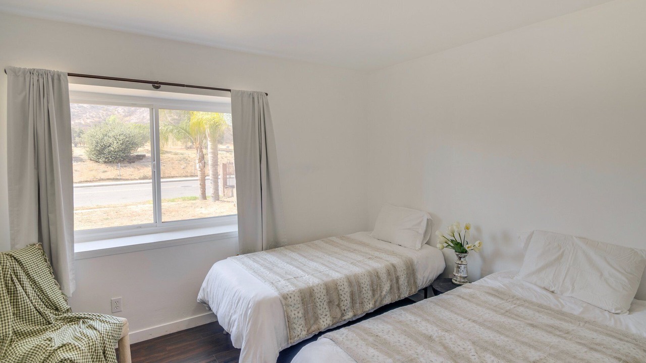 Photo of Bedroom in Lake View Terrace