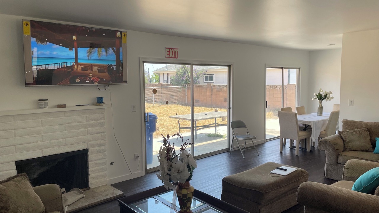 Photo of Livingroom in Lake View Terrace