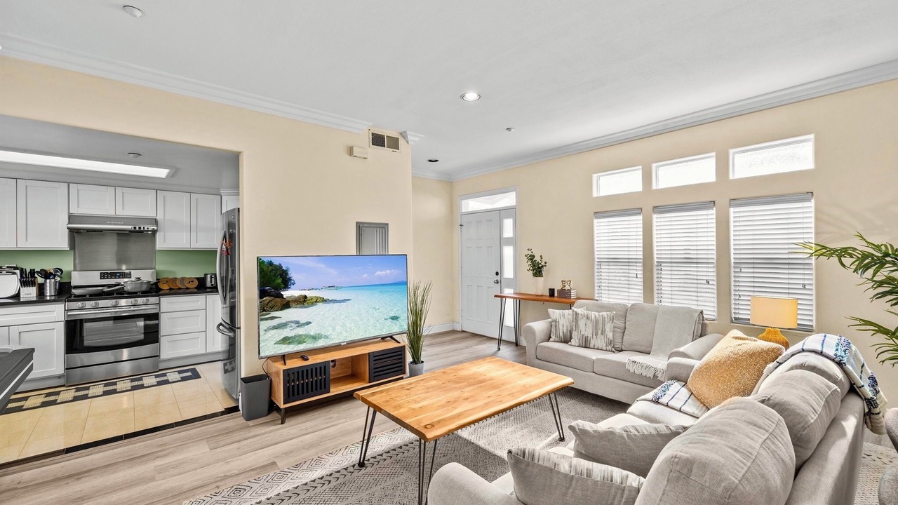 Photo of Livingroom in Lamanda Park