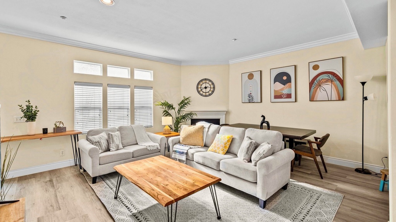 Photo of Livingroom in Lamanda Park