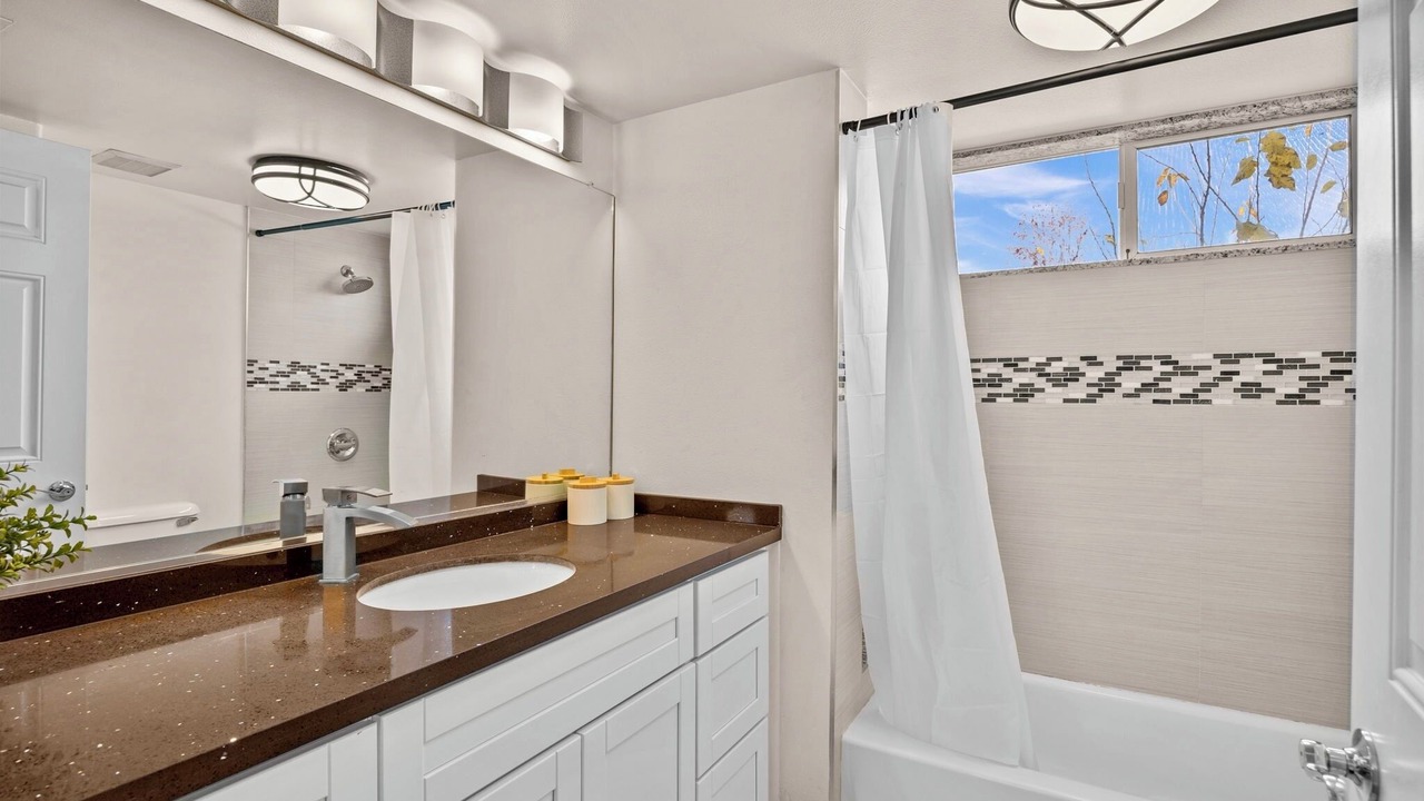 Photo of Bathroom in Lamanda Park