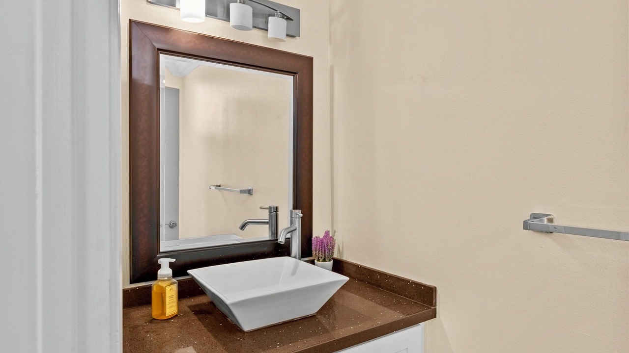 Photo of Bathroom in Lamanda Park