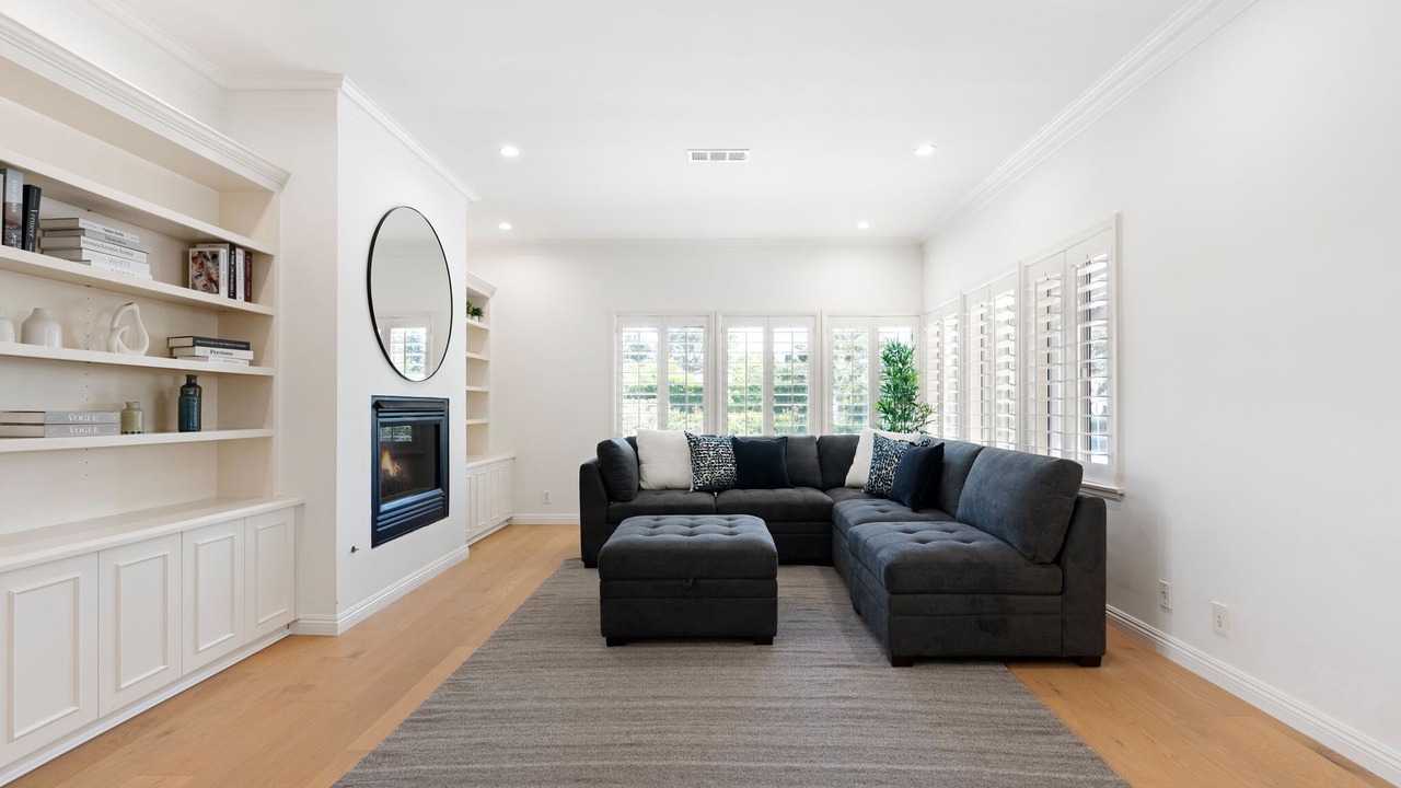 Photo of Livingroom in Mid-Wilshire
