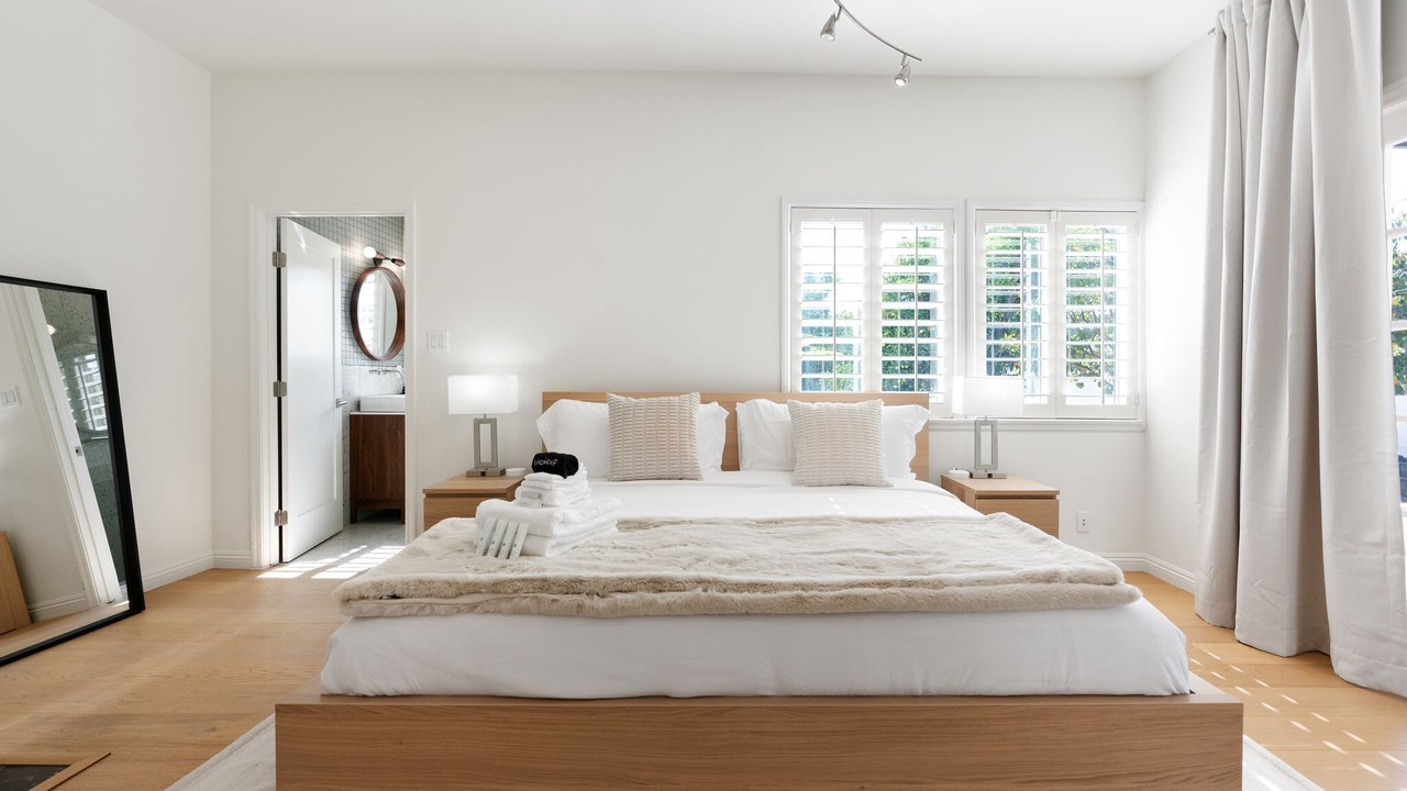 Photo of Bedroom in Mid-Wilshire