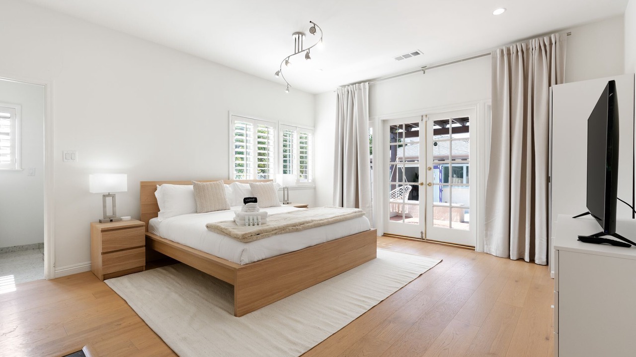 Photo of Bedroom in Mid-Wilshire
