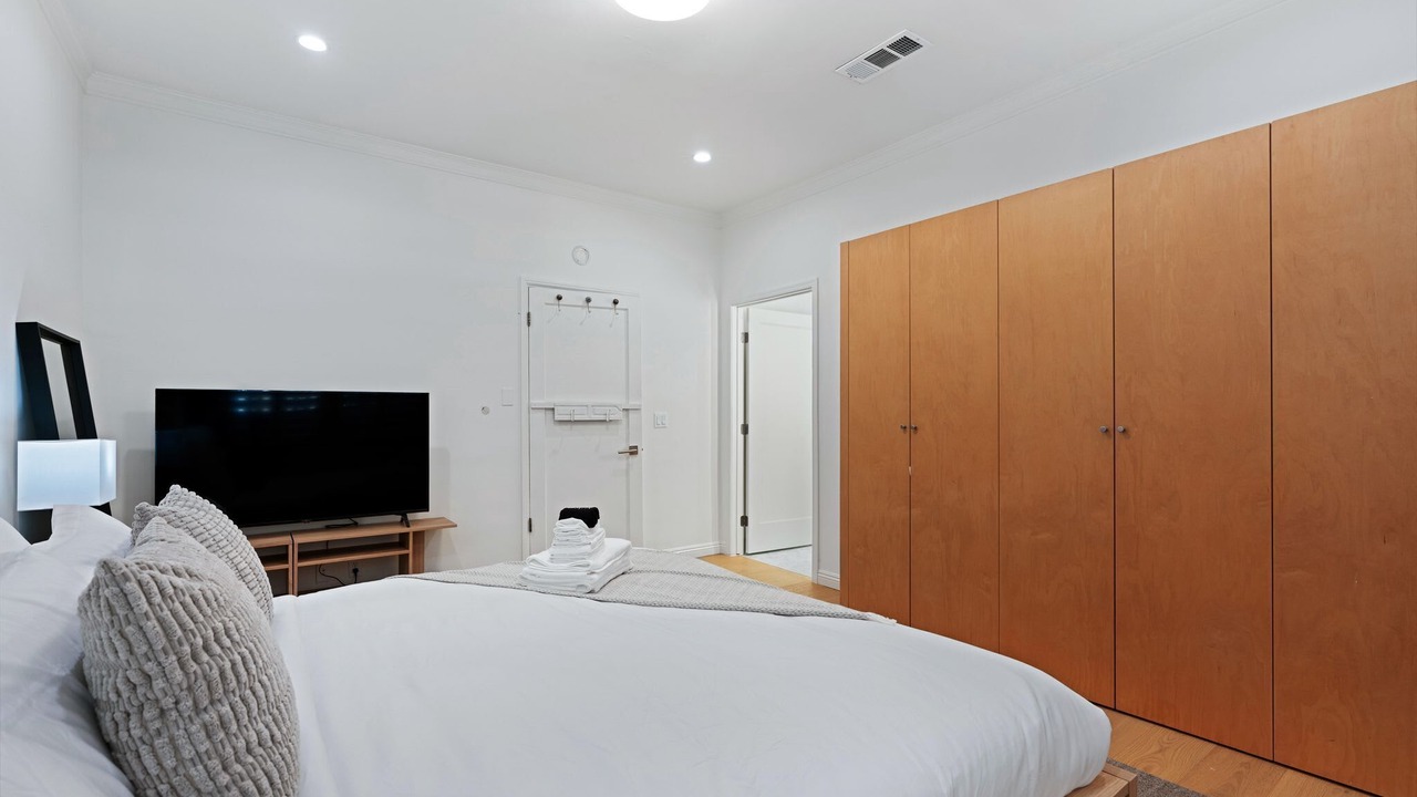 Photo of Bedroom in Mid-Wilshire