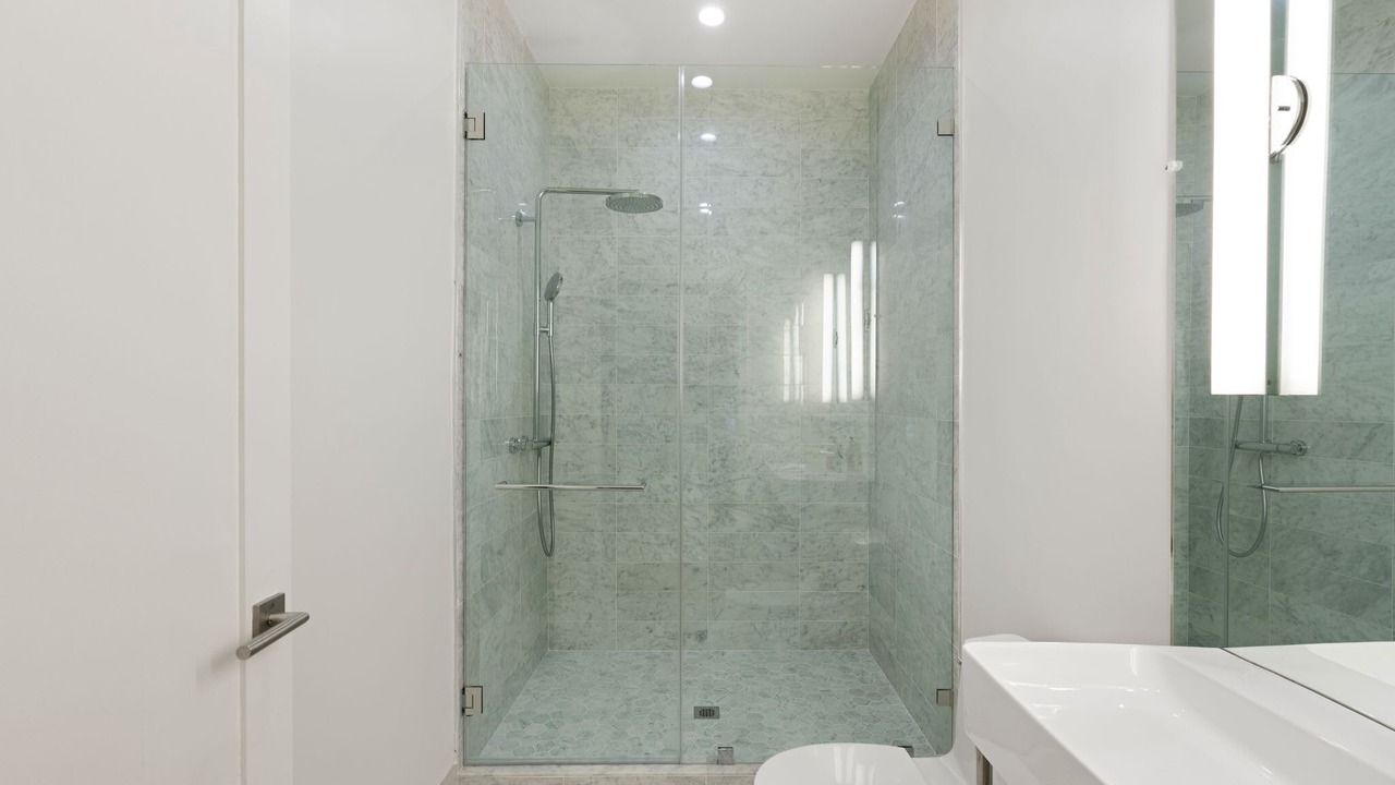 Photo of Bathroom in Mid-Wilshire