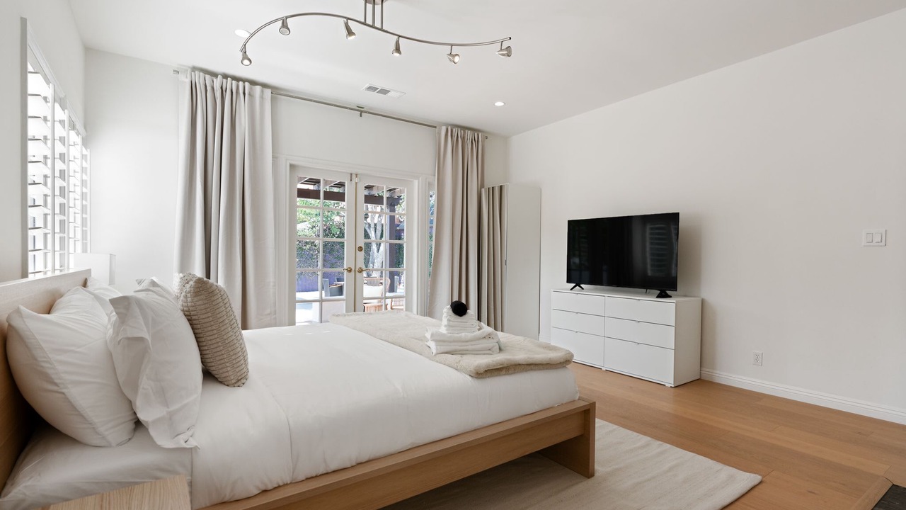 Photo of Bedroom in Mid-Wilshire