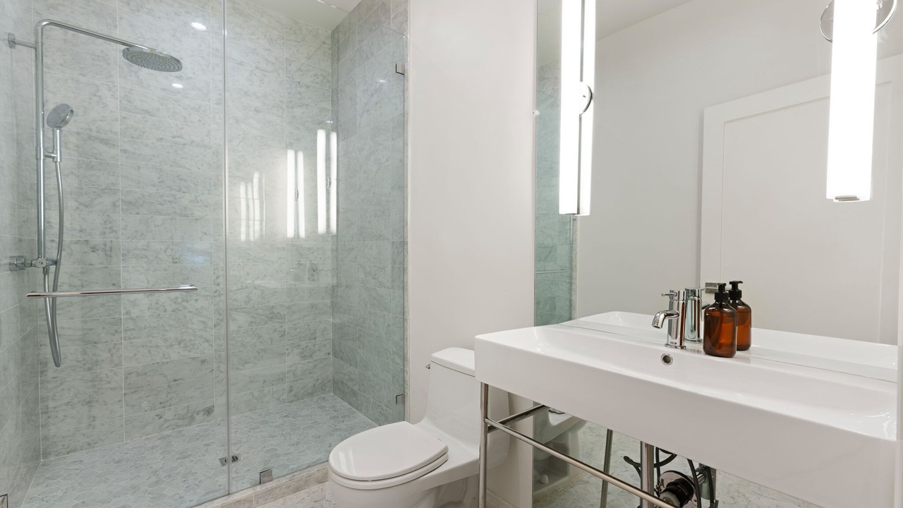 Photo of Bathroom in Mid-Wilshire