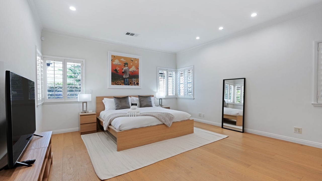 Photo of Bedroom in Mid-Wilshire