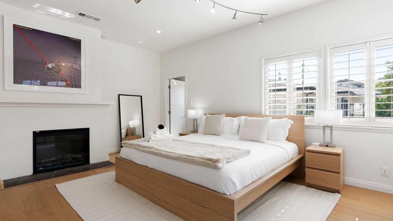 Photo of Bedroom in Mid-Wilshire