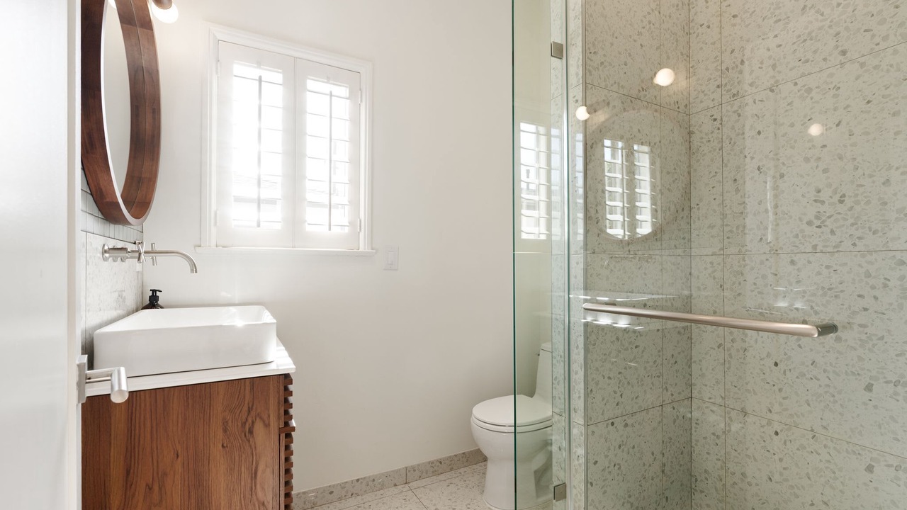 Photo of Bathroom in Mid-Wilshire