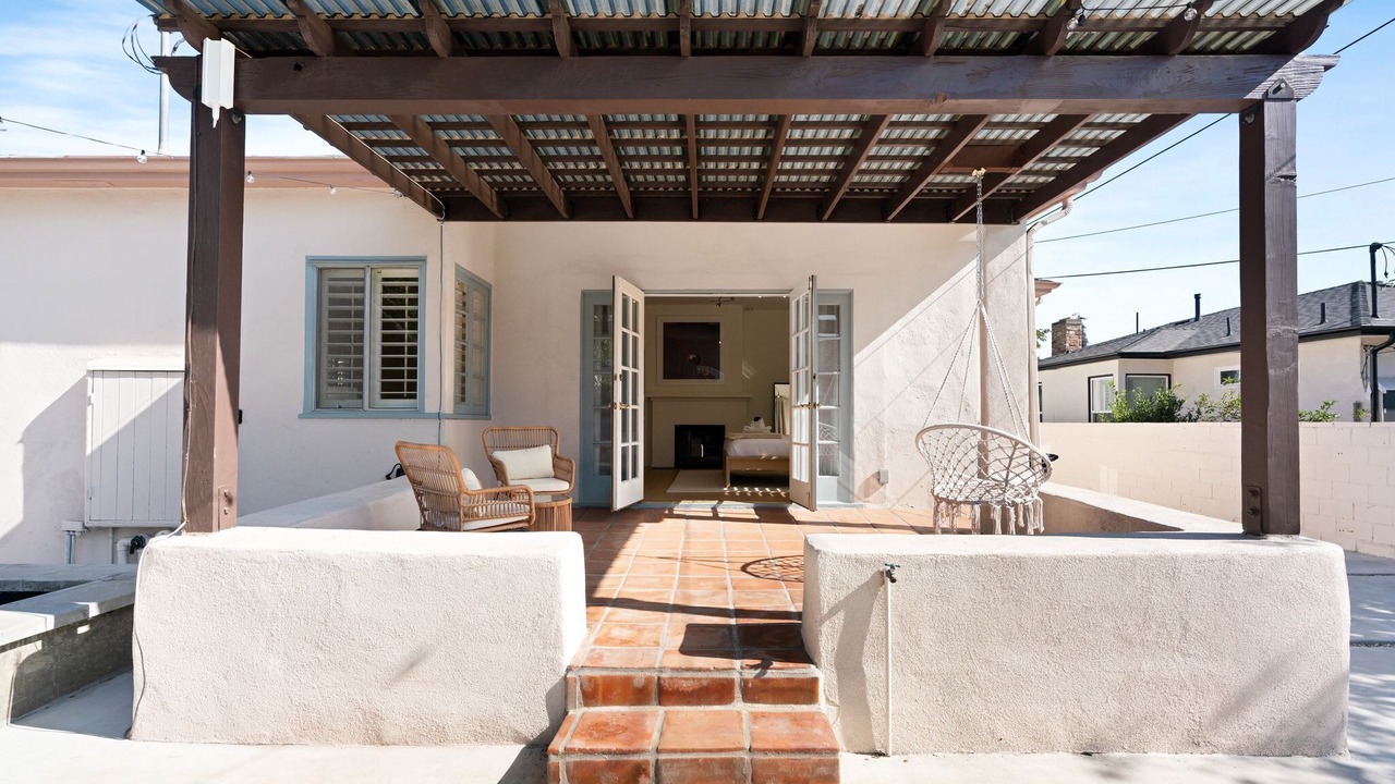 Photo of Patio Balcony in Mid-Wilshire