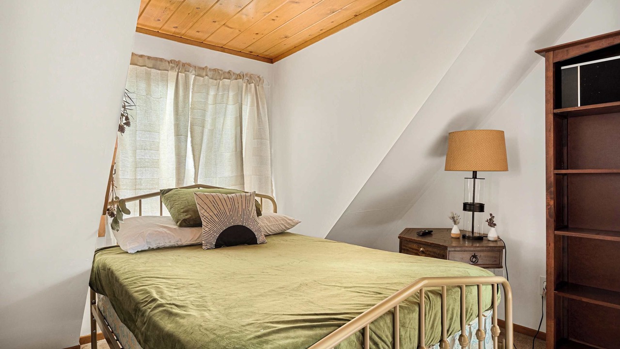 Photo of Bedroom in Green Valley Lake