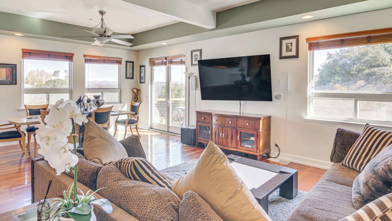 Photo of Livingroom in Thousand Oaks