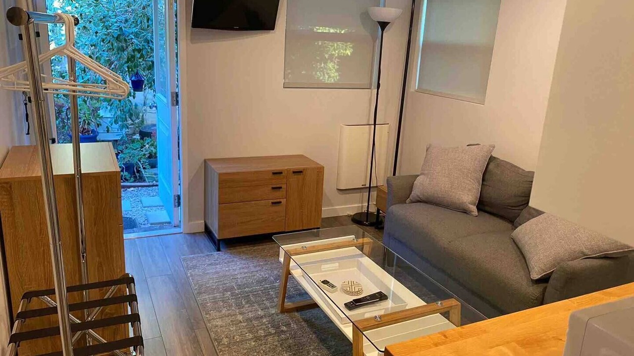 Photo of Livingroom in Woodland Hills