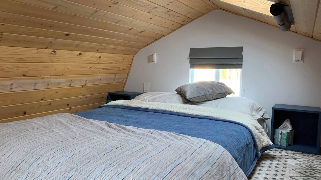 Photo of Bedroom in Woodland Hills