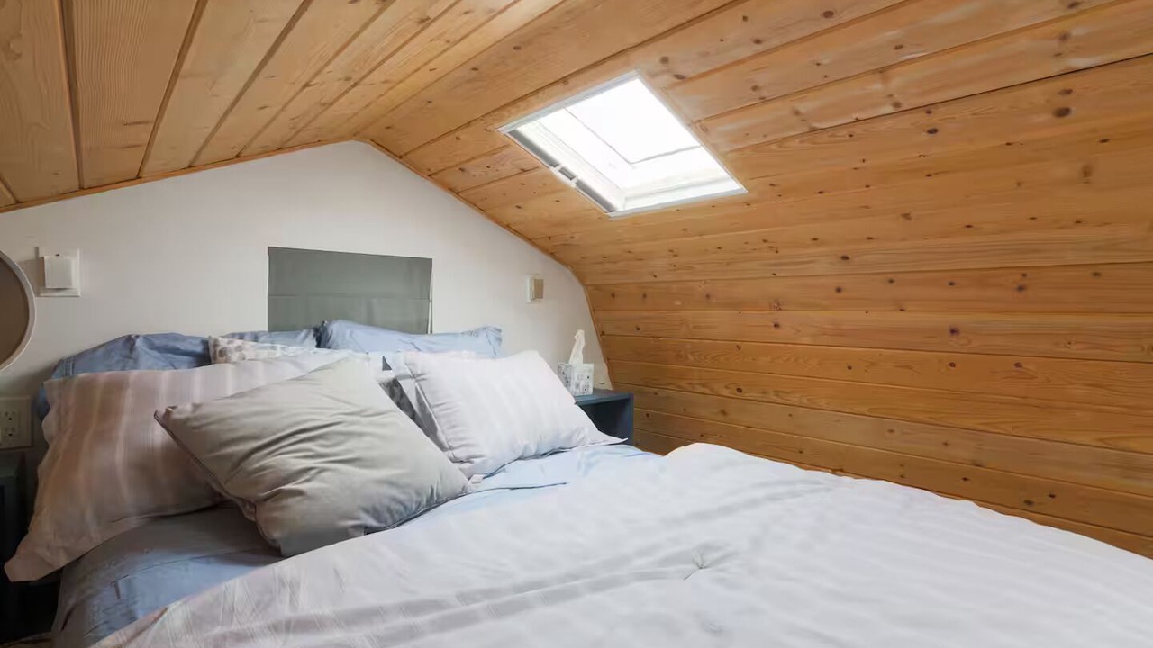 Photo of Bedroom in Woodland Hills