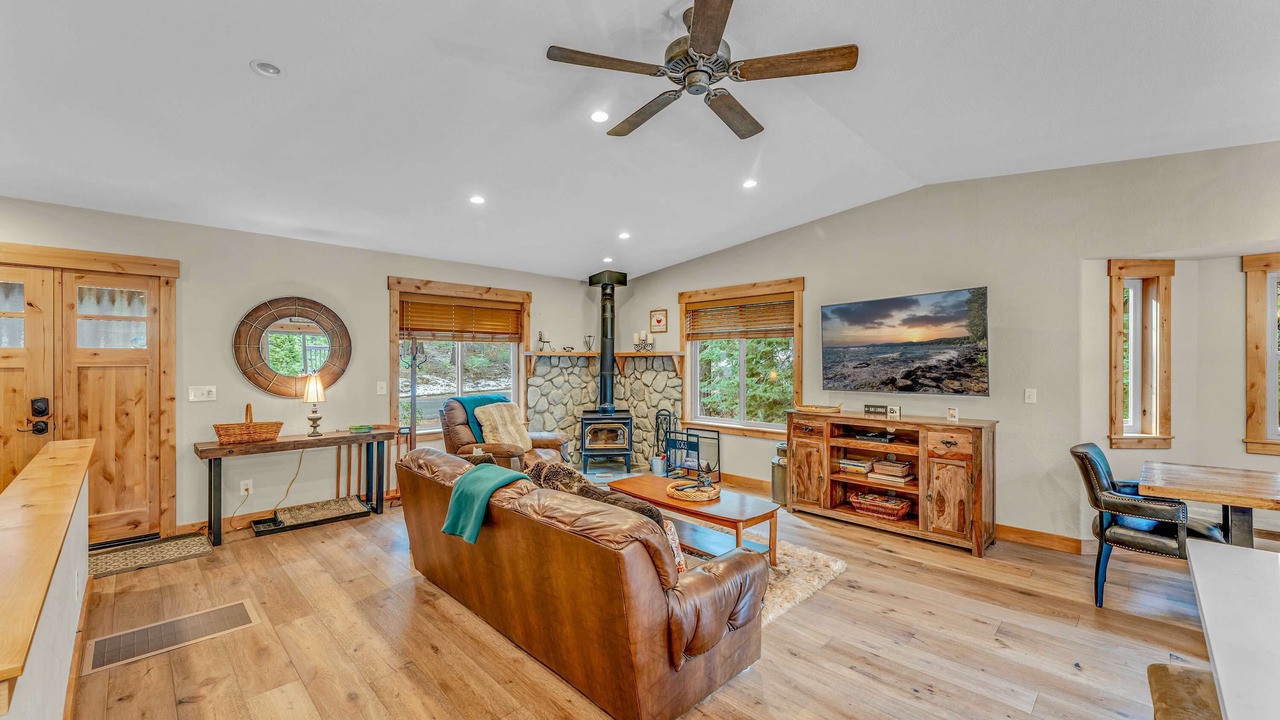 Photo of Livingroom in Kingswood Estates