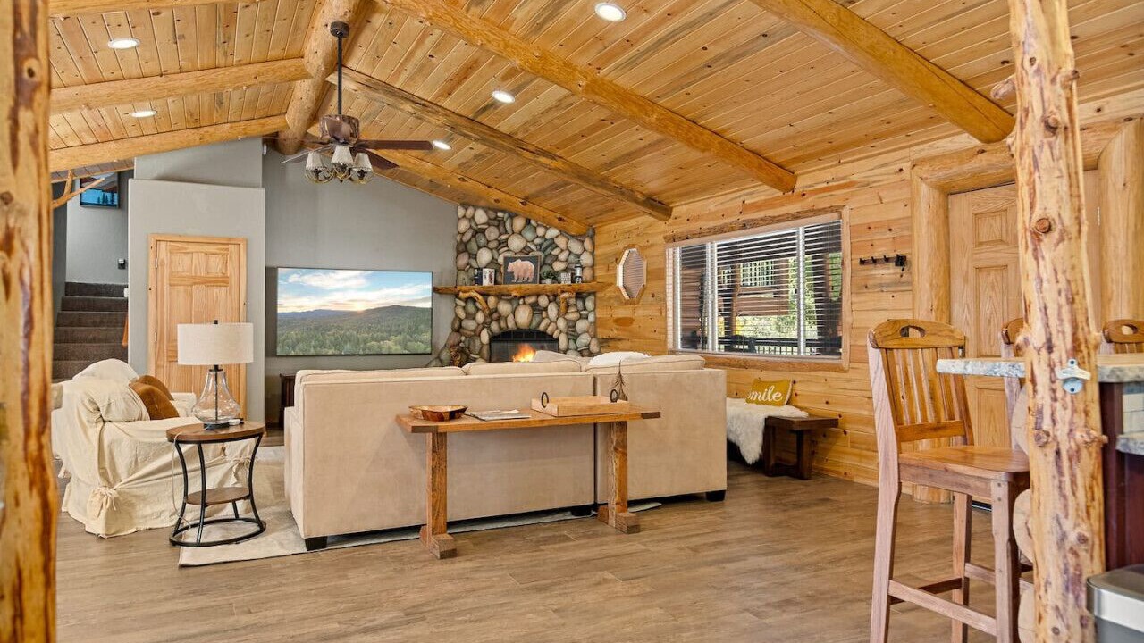 Photo of Livingroom in Eagle Mountain Estates