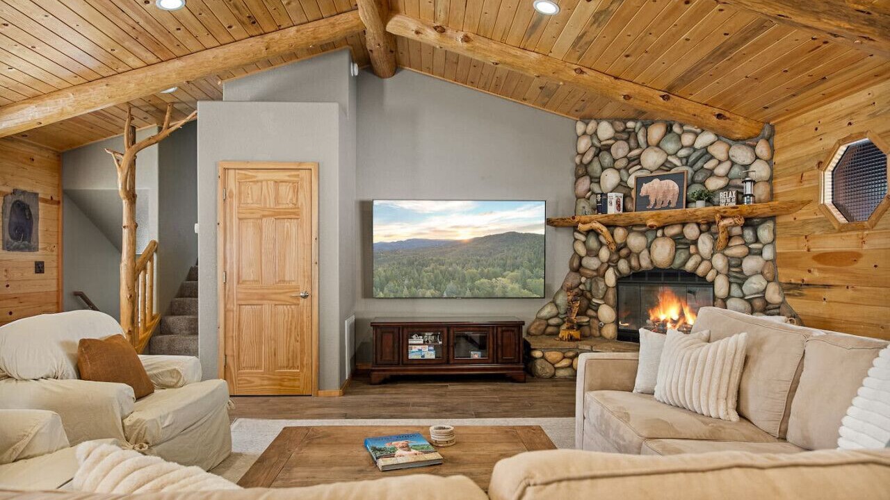 Photo of Livingroom in Eagle Mountain Estates